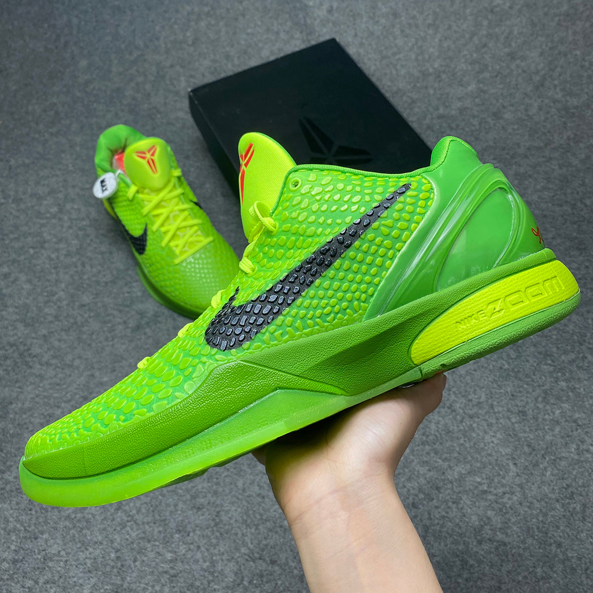 zoom-kobe-6-protro-grinch-prsnlplg