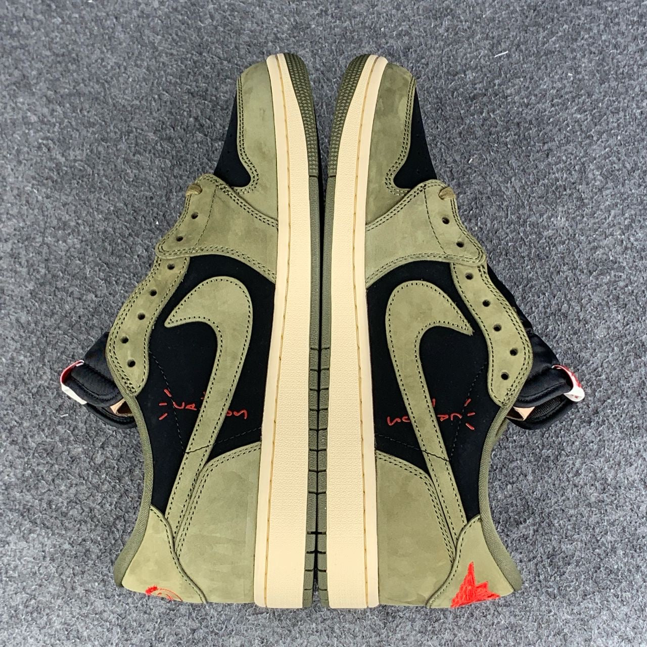 Travis Scott x Air Jordan 1 Low OG SP 'Noir Olive'