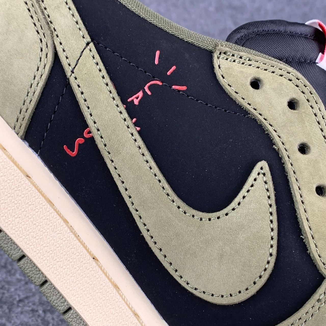 Travis Scott x Air Jordan 1 Low OG SP 'Noir Olive'