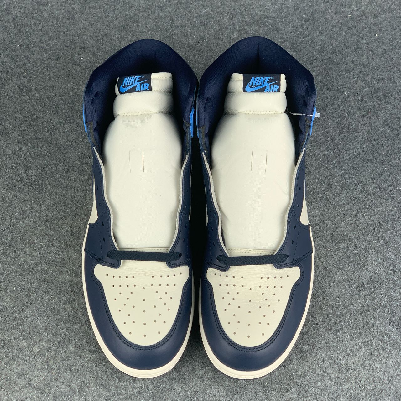 Jordan 1 Retro High Obsidian UNC