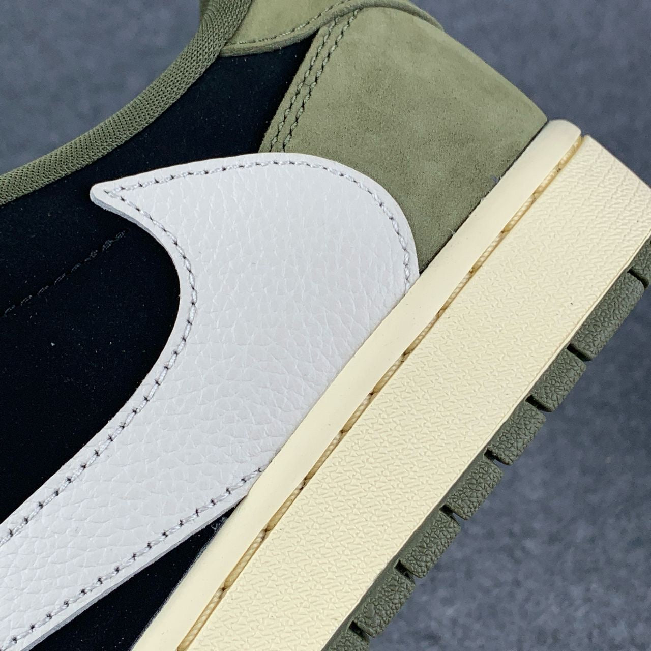 Travis Scott x Air Jordan 1 Low OG SP 'Noir Olive'