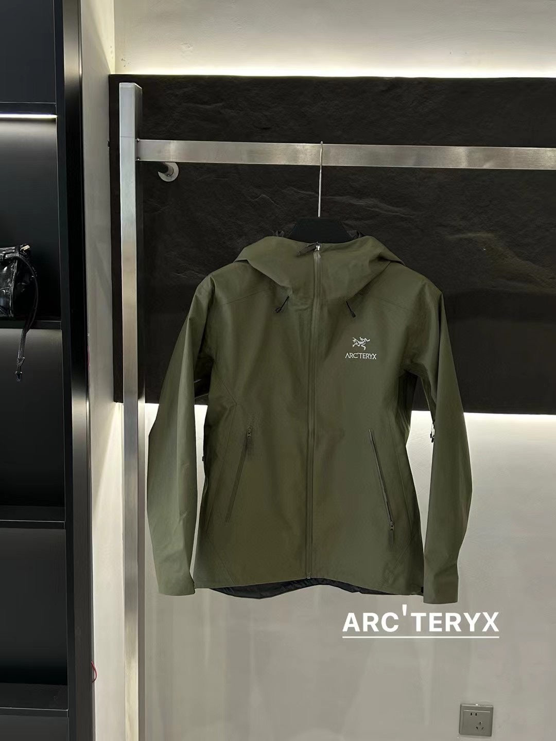 Arc'teryx Men's Beta LT Jacket 'Retro Green'