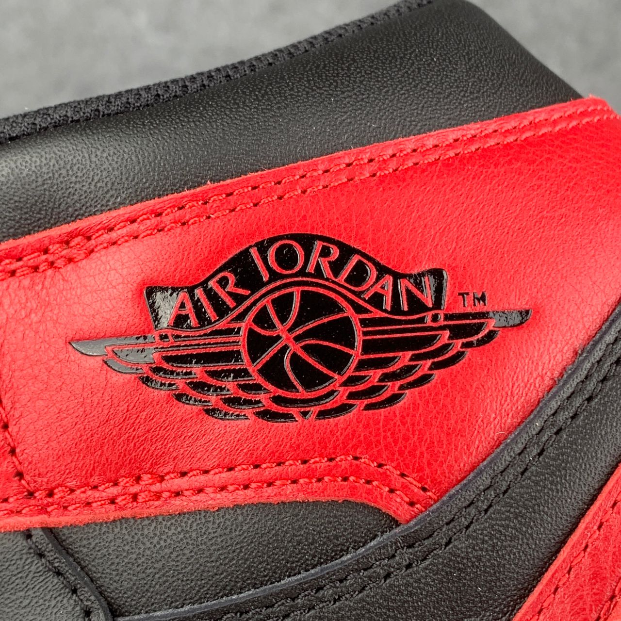 Air Jordan 1 Retro High OG 'Banned' 2016