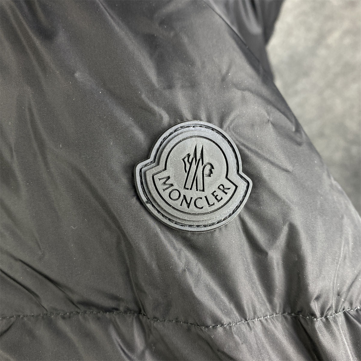 MONTCLA SHORT DOWN JACKET