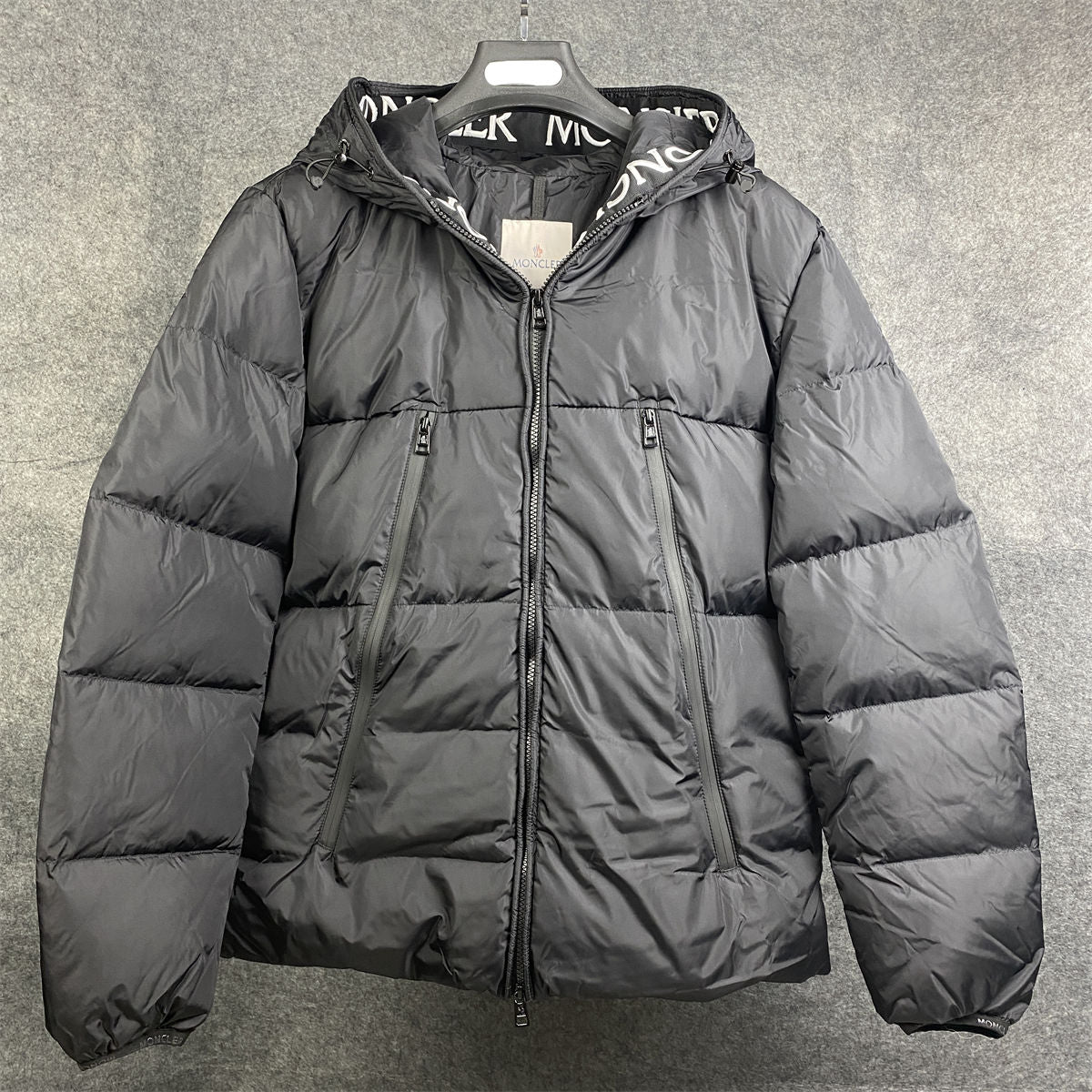 MONTCLA SHORT DOWN JACKET