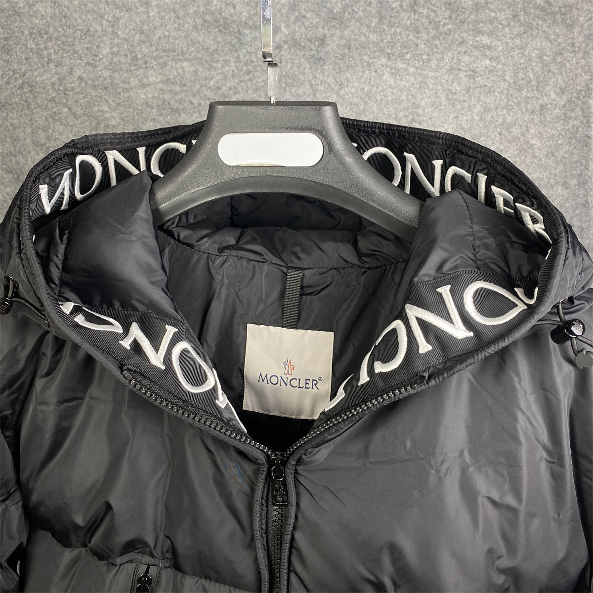 MONTCLA SHORT DOWN JACKET