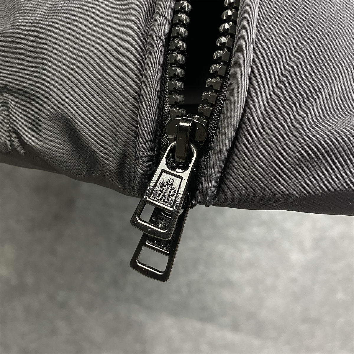 MONTCLA SHORT DOWN JACKET