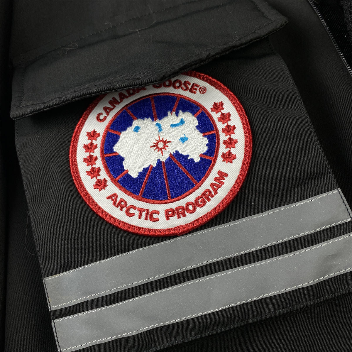 CANADA GOOSE REFLECTIVE STRIP DOWN JACKET