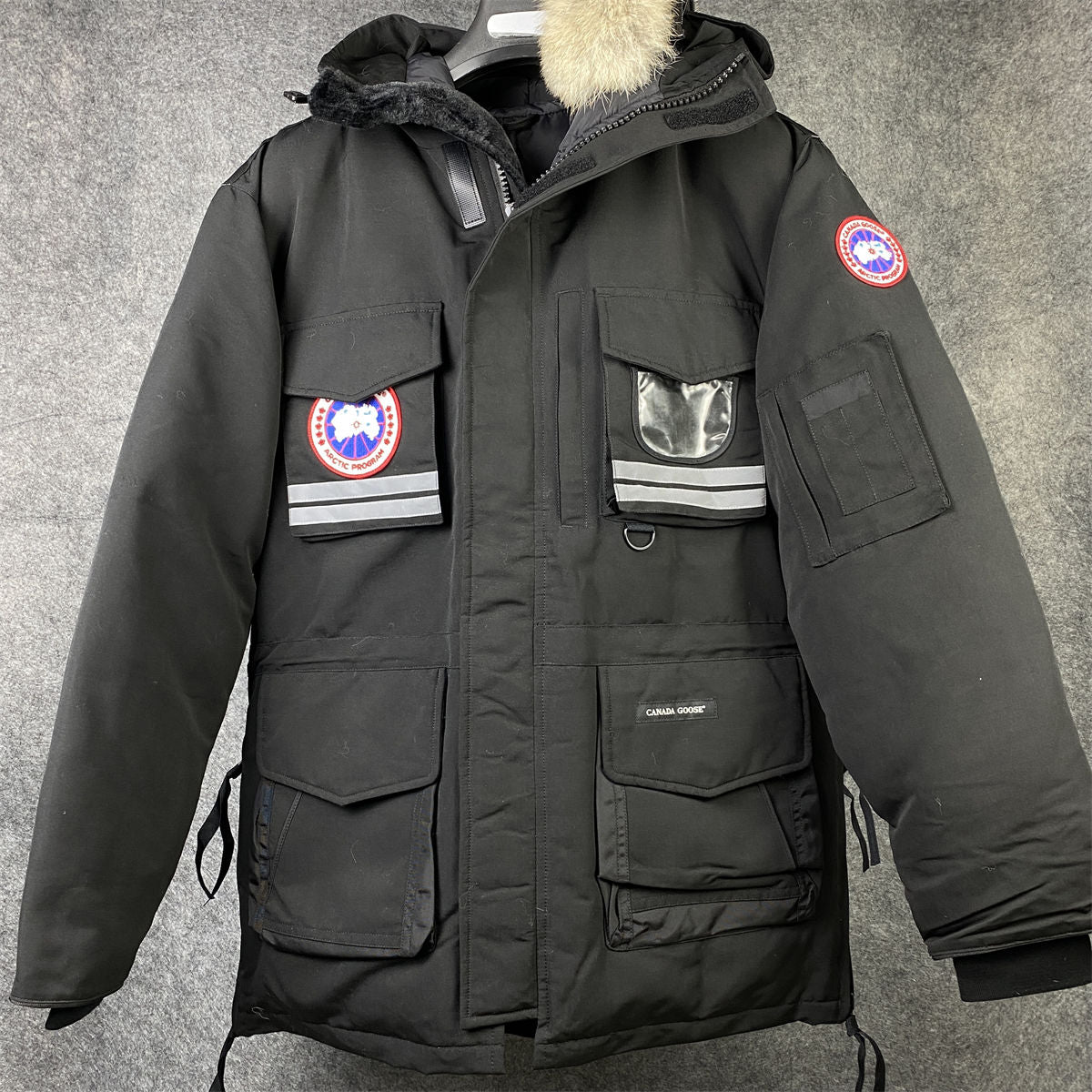 CANADA GOOSE REFLECTIVE STRIP DOWN JACKET