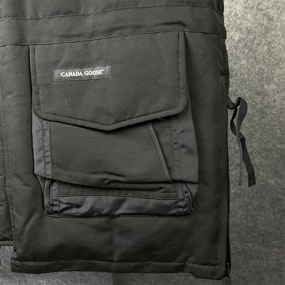 CANADA GOOSE REFLECTIVE STRIP DOWN JACKET