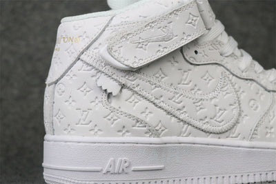 Louis Vuitton x Air Force 1 Midden 'Triple White' 