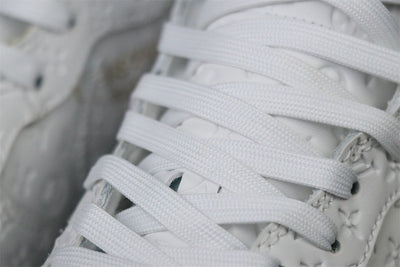 Louis Vuitton x Air Force 1 Midden 'Triple White' 