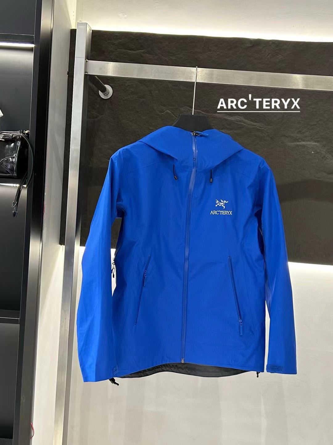 Arc'teryx Men's Beta LT Jacket 'Bright Blue'