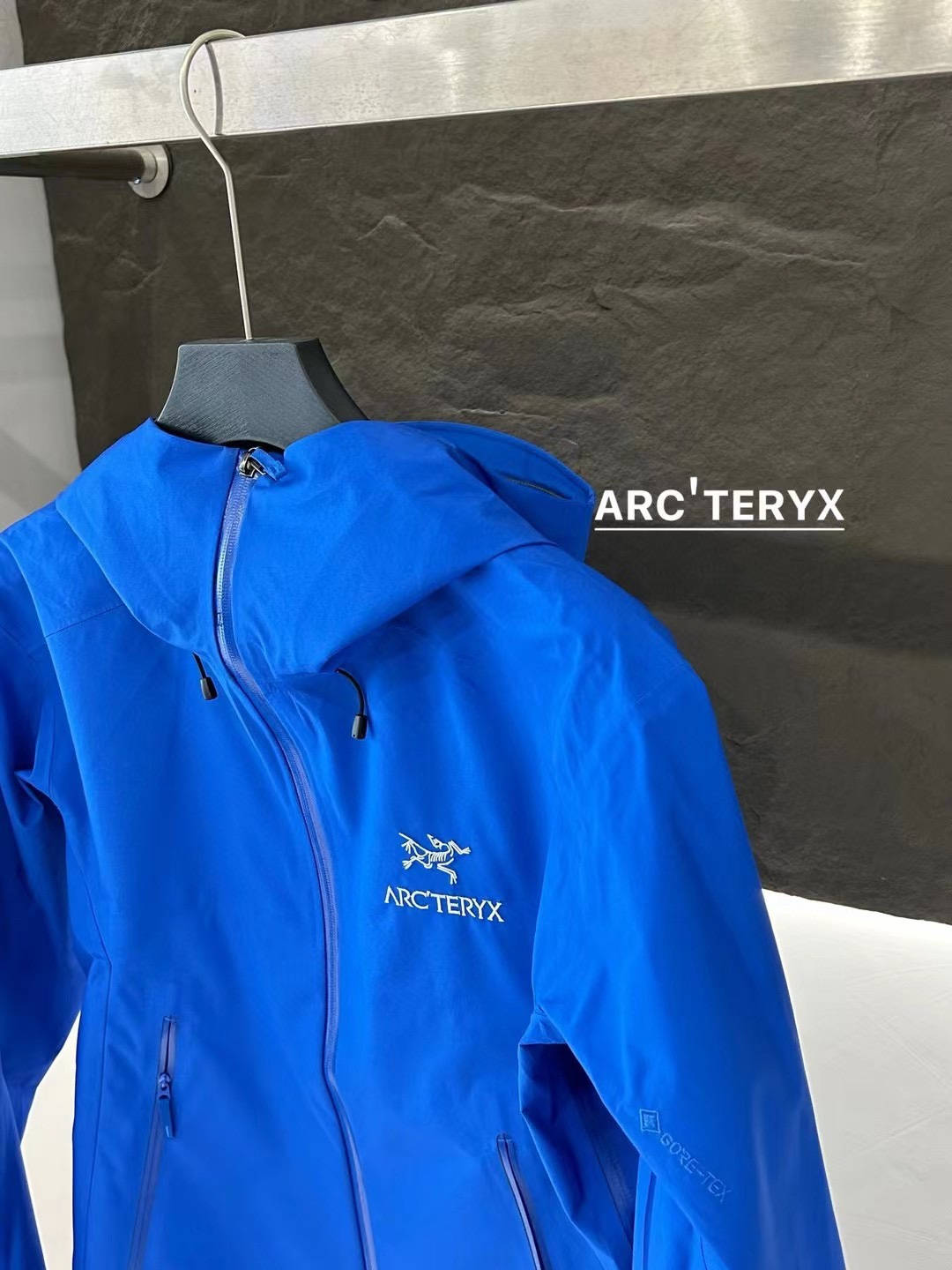 Arc'teryx Men's Beta LT Jacket 'Bright Blue'