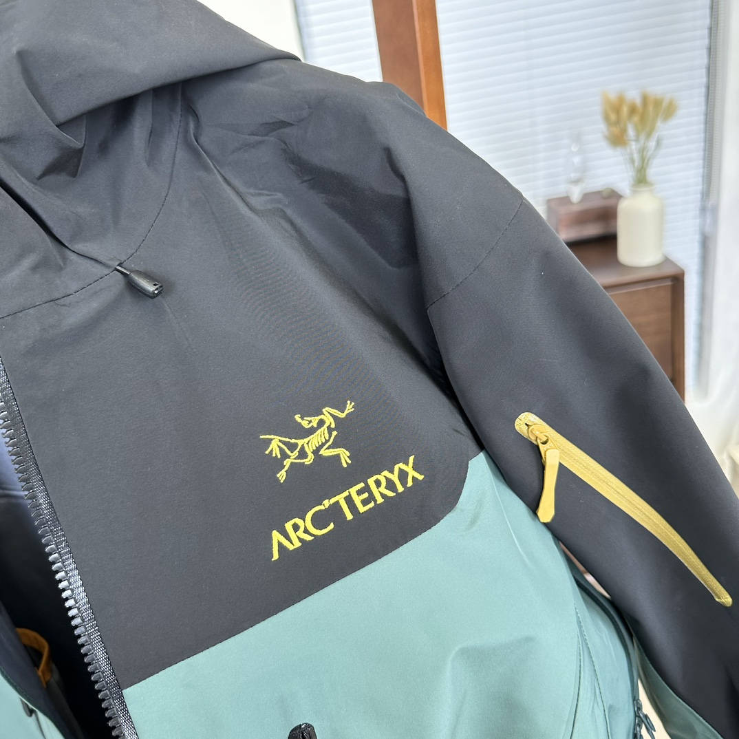 Arc'teryx Men's Alpha Jacket SV7 'Black Green'