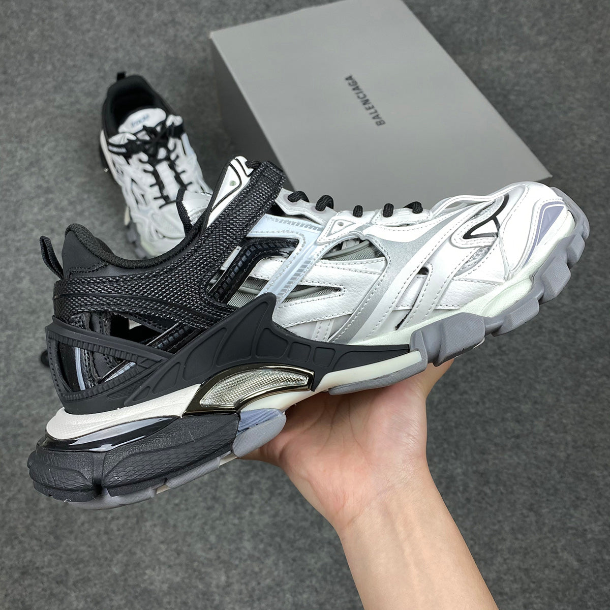 Track.2 Trainer 'Black White'