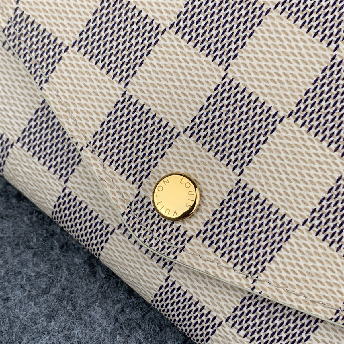 Sarah Damier Azur Wallet