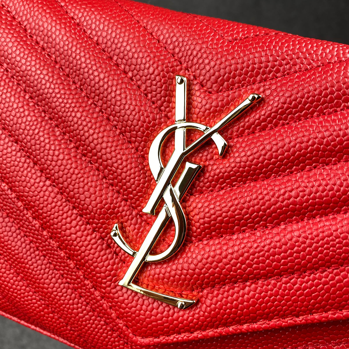 Chain Wallet Matelasse Grain de Poudre Gold-tone 'Eros Red'