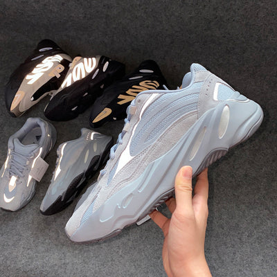 Yeezy Boost 700 V2 'Ziekenhuisblauw' 