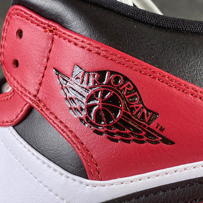 Air Jordan 1 Mid 'Chicago Black Toe'