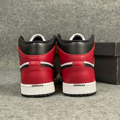 Air Jordan 1 Mid 'Chicago Schwarzer Zeh'