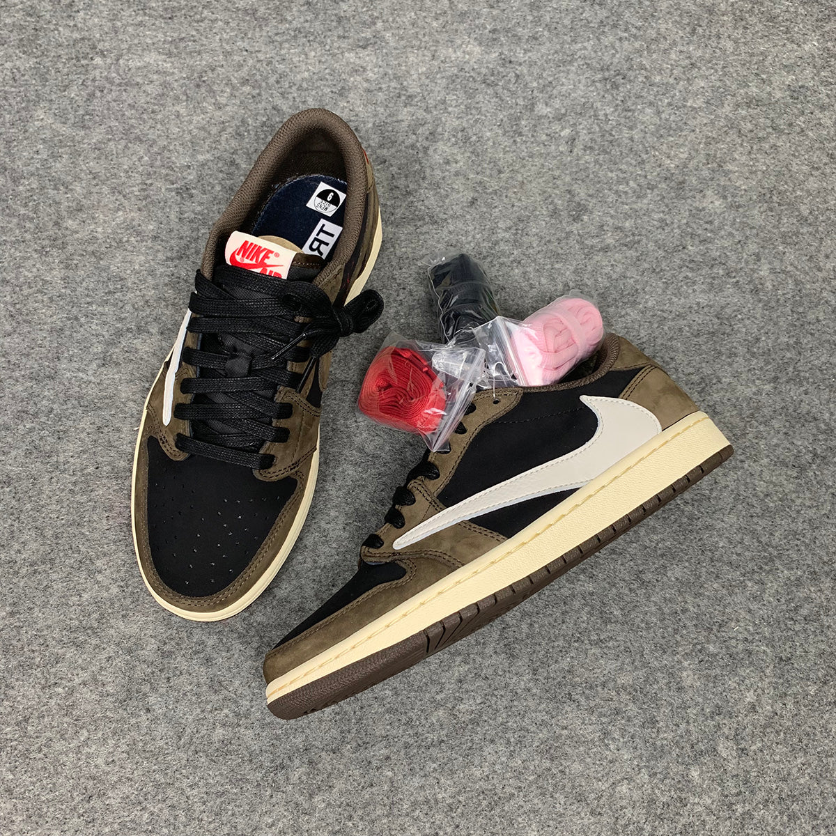 Travis Scott x Air Jordan 1 Low 'Mokka'