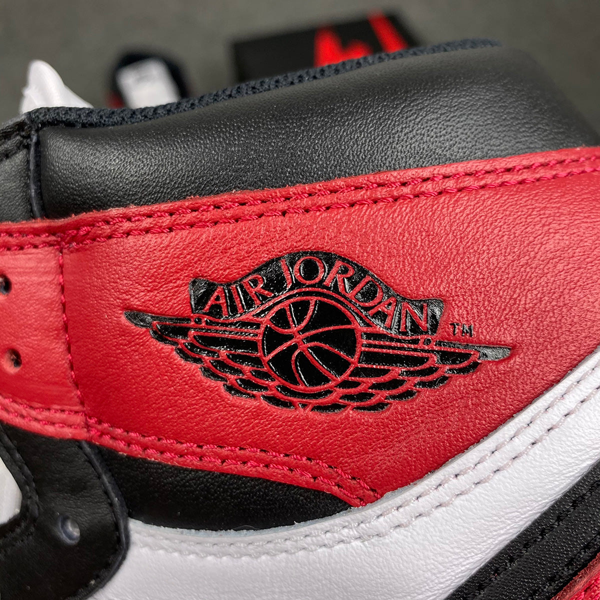 Air Jordan 1 Retro High OG 'Black Toe' 2016