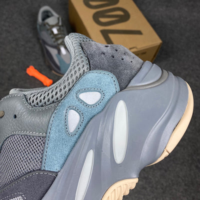 Yeezy Boost 700 'Tealblauw'