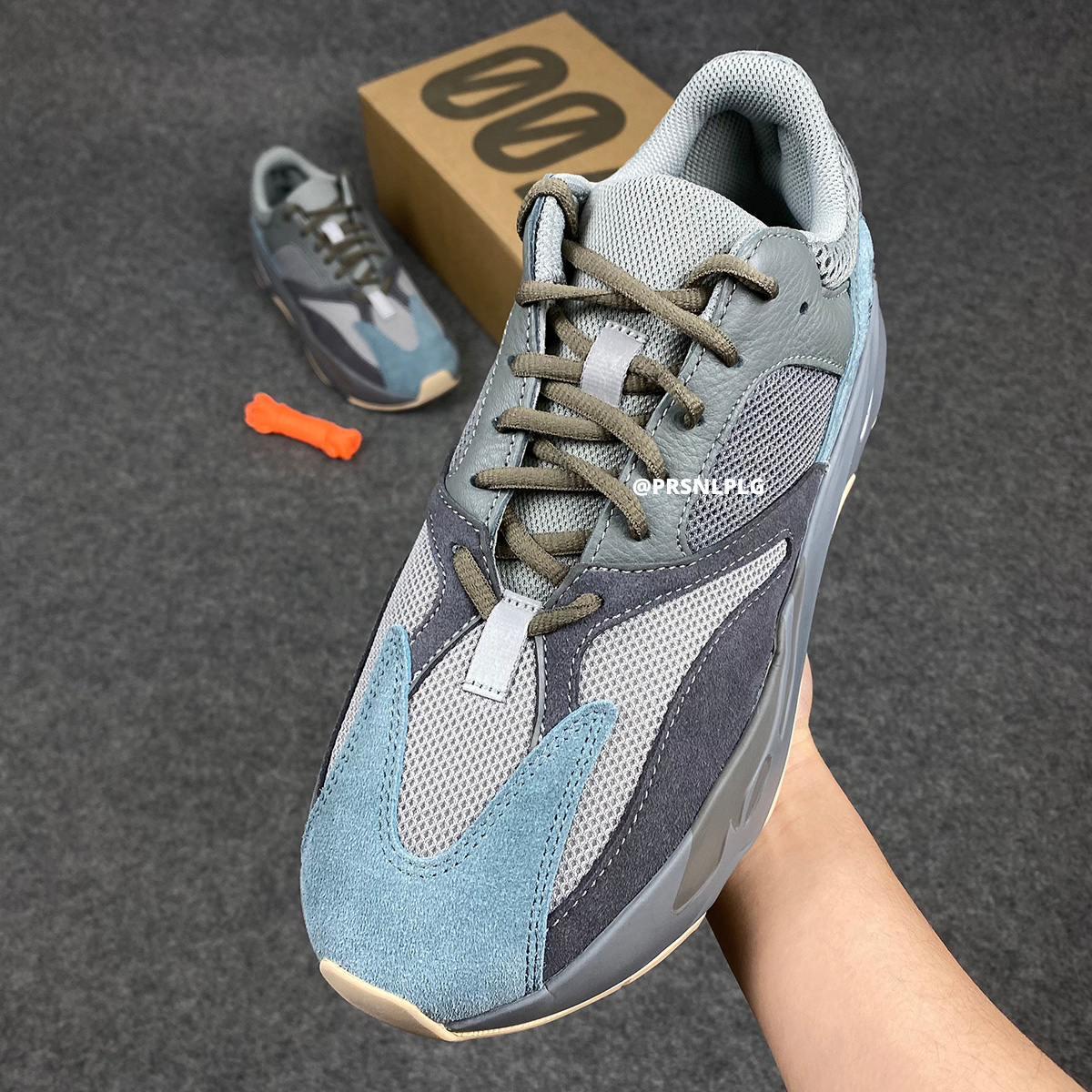 Yeezy Boost 700 'Tealblauw'