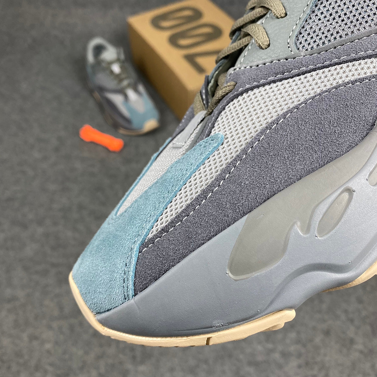 Yeezy Boost 700 'Tealblauw'