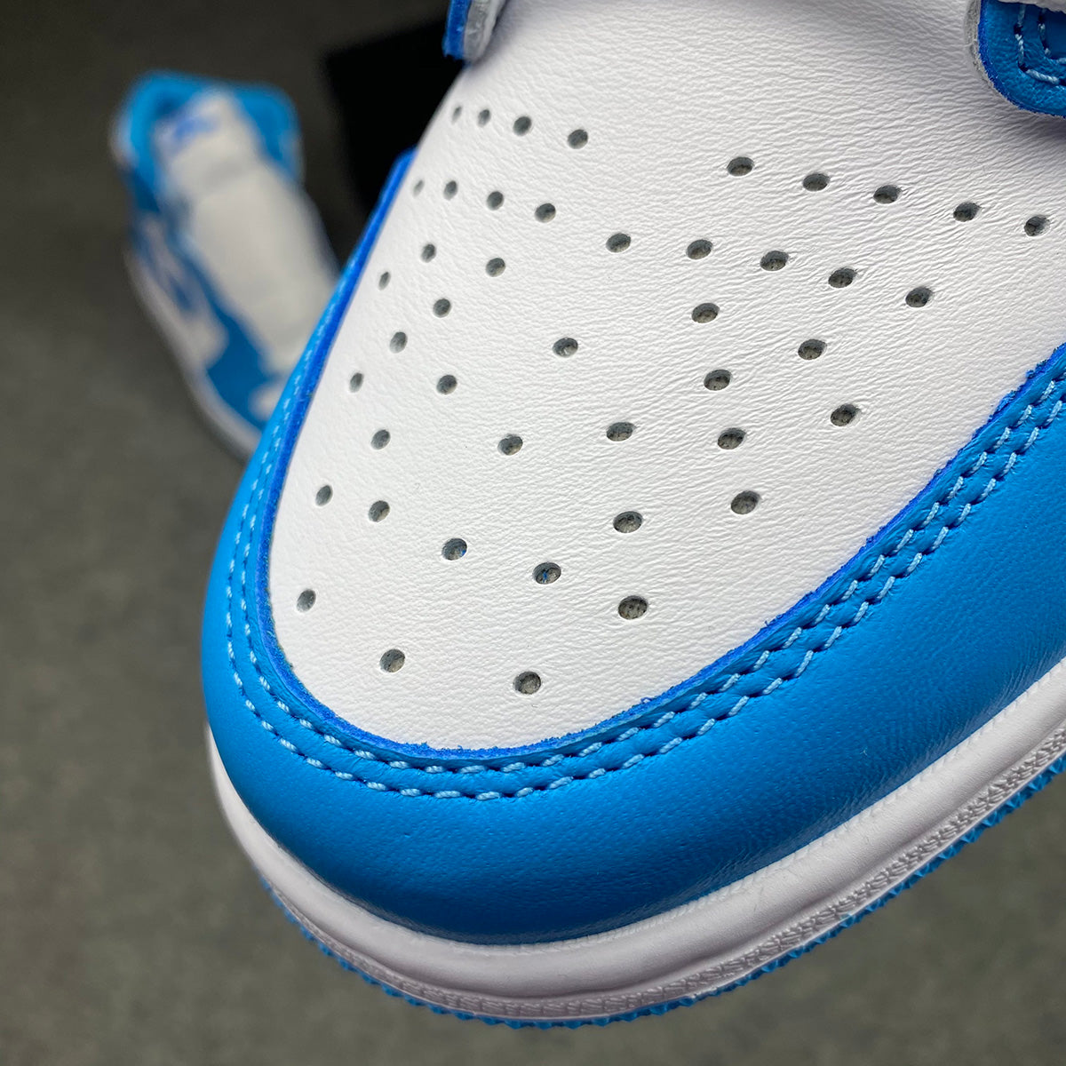 Air Jordan 1 Retro High UND "UNC"