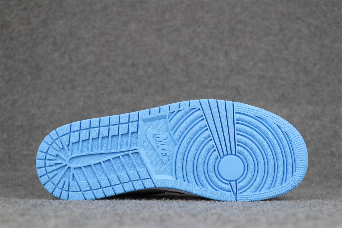 Air Jordan 1 Retro Hoge OG 'UNC Toe' 