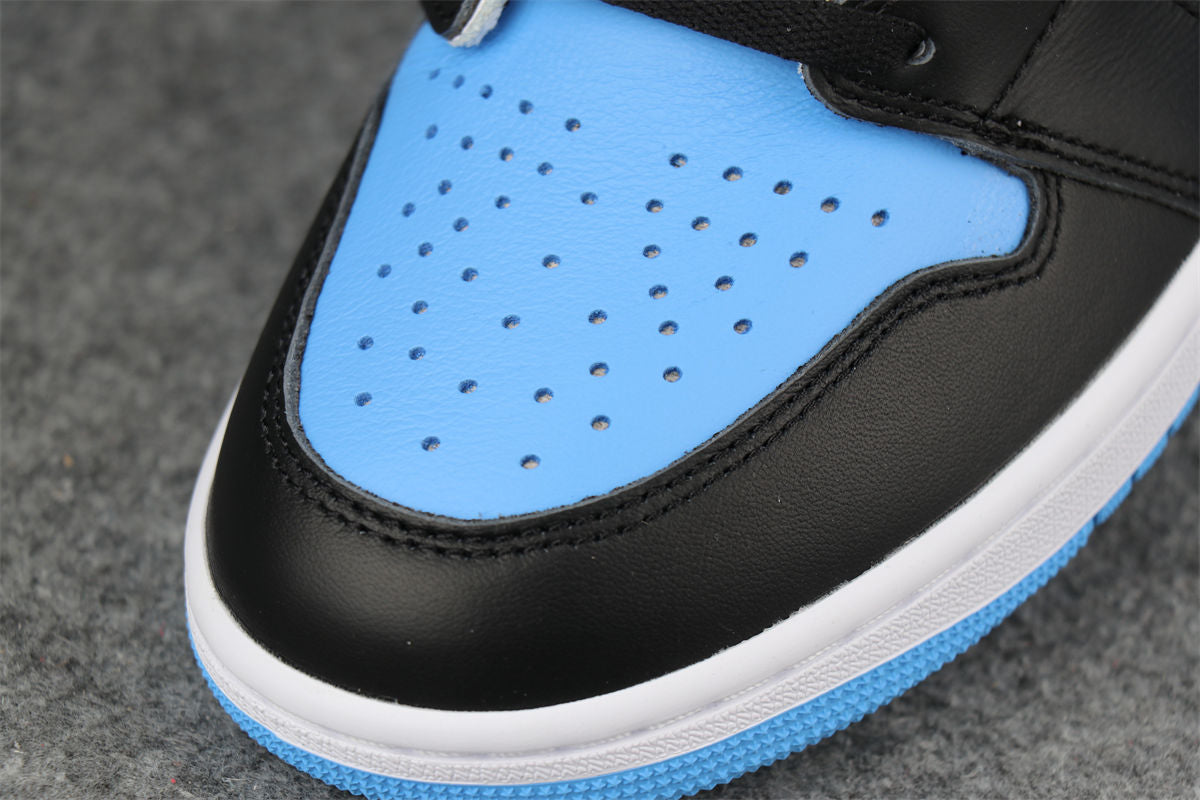 Air Jordan 1 Retro Hoge OG 'UNC Toe' 