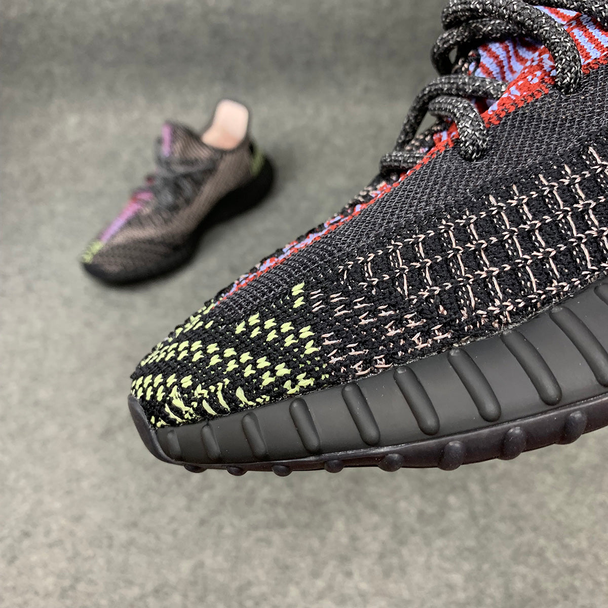 Yeezy Boost 350 V2 'Yecheil Réfléchissant'