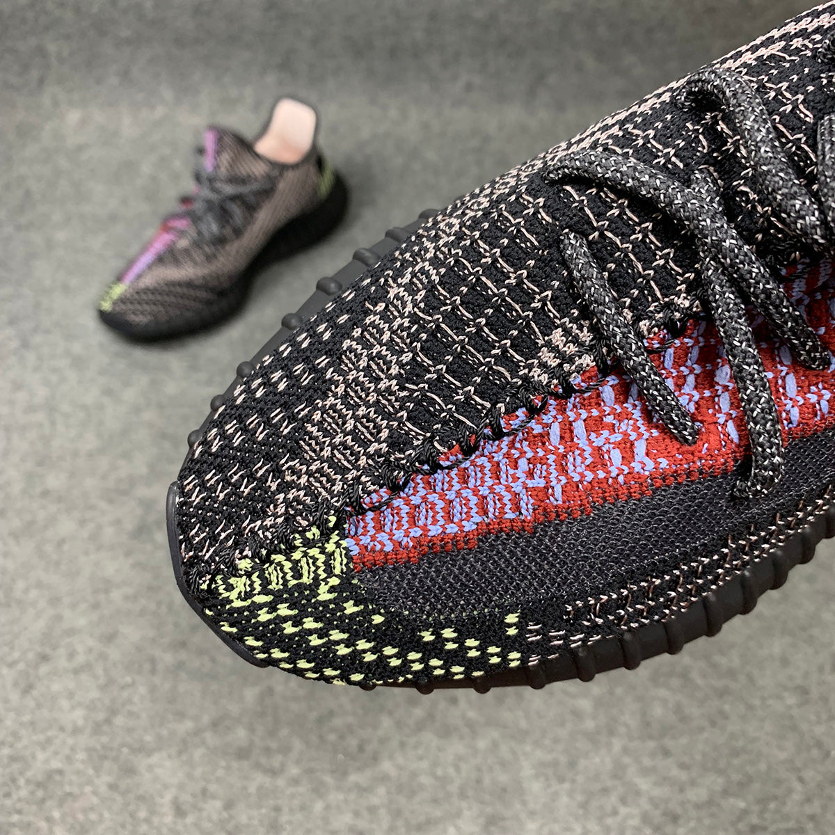 Yeezy Boost 350 V2 'Yecheil Réfléchissant'